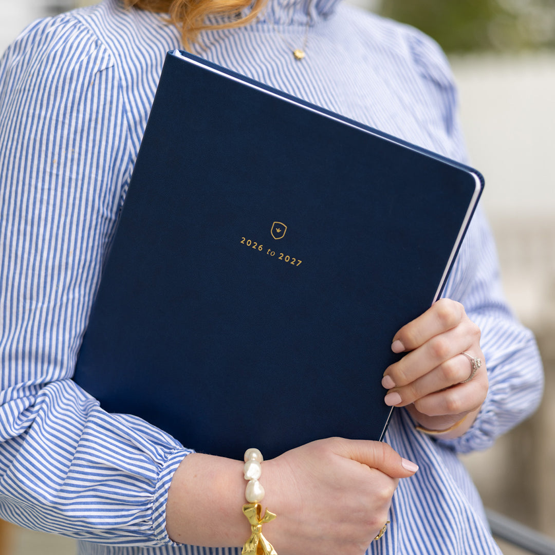 woman holding Weekly Dapperdesk Planner